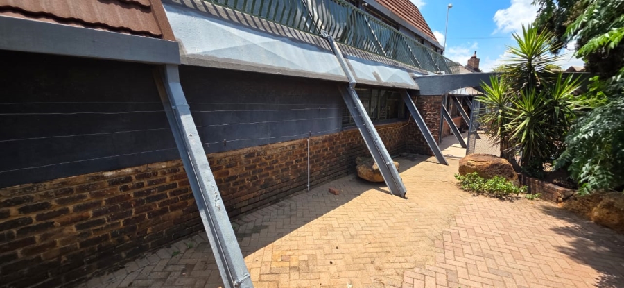 6 Bedroom Property for Sale in Wilkeville North West